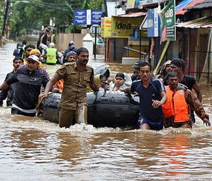 KeralaFlood_B_evacBoats